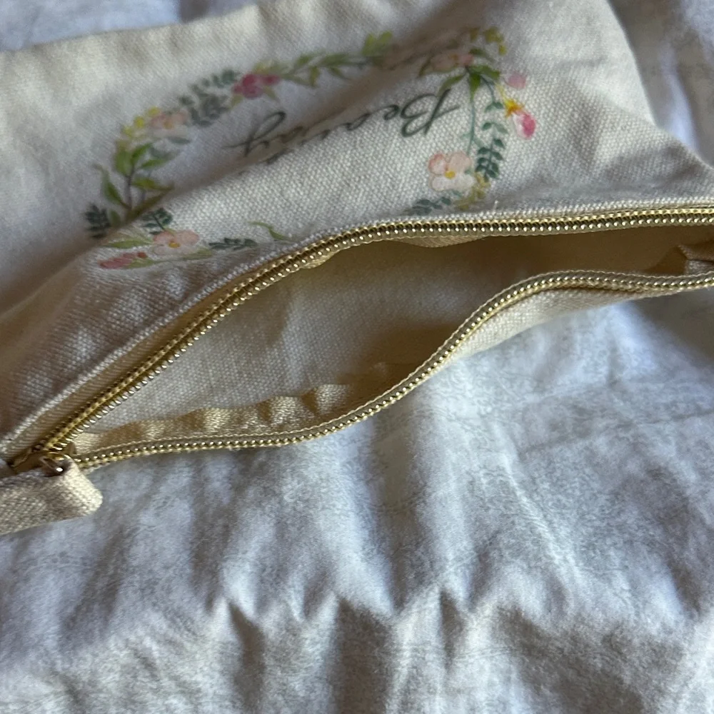 Floral Pouch - Picture 3 of 3